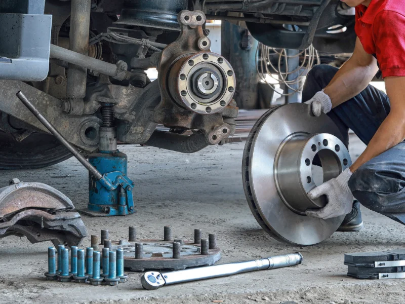 AdobeStock_889924147 controlli-e-riparazioni-freni-camion-e-furgoni-a-parma