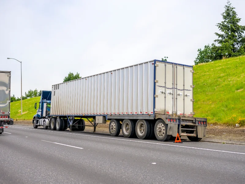AdobeStock_889924147 officina-mobile-per-guasti-e-malfunzionamenti-camion-a-piacenza