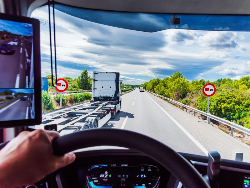 AdobeStock_889924147 taratura-radar-e-adas-camion-e-mezzi-pesanti-a-piacenza